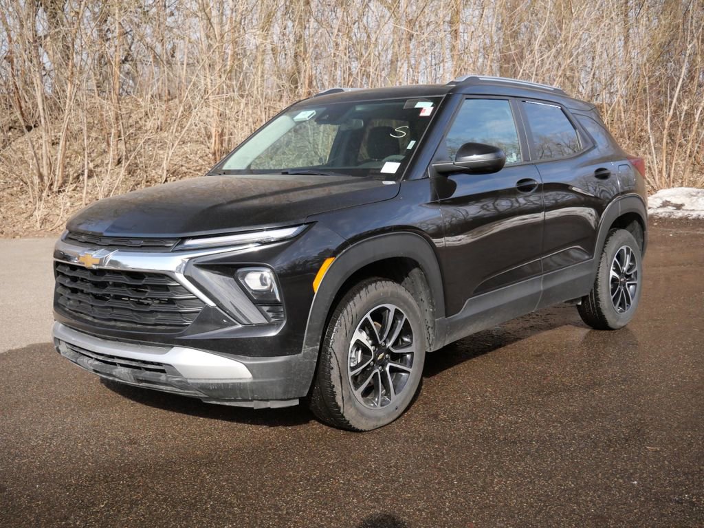 Used 2025 Chevrolet TrailBlazer LT AWD/4WD image 3