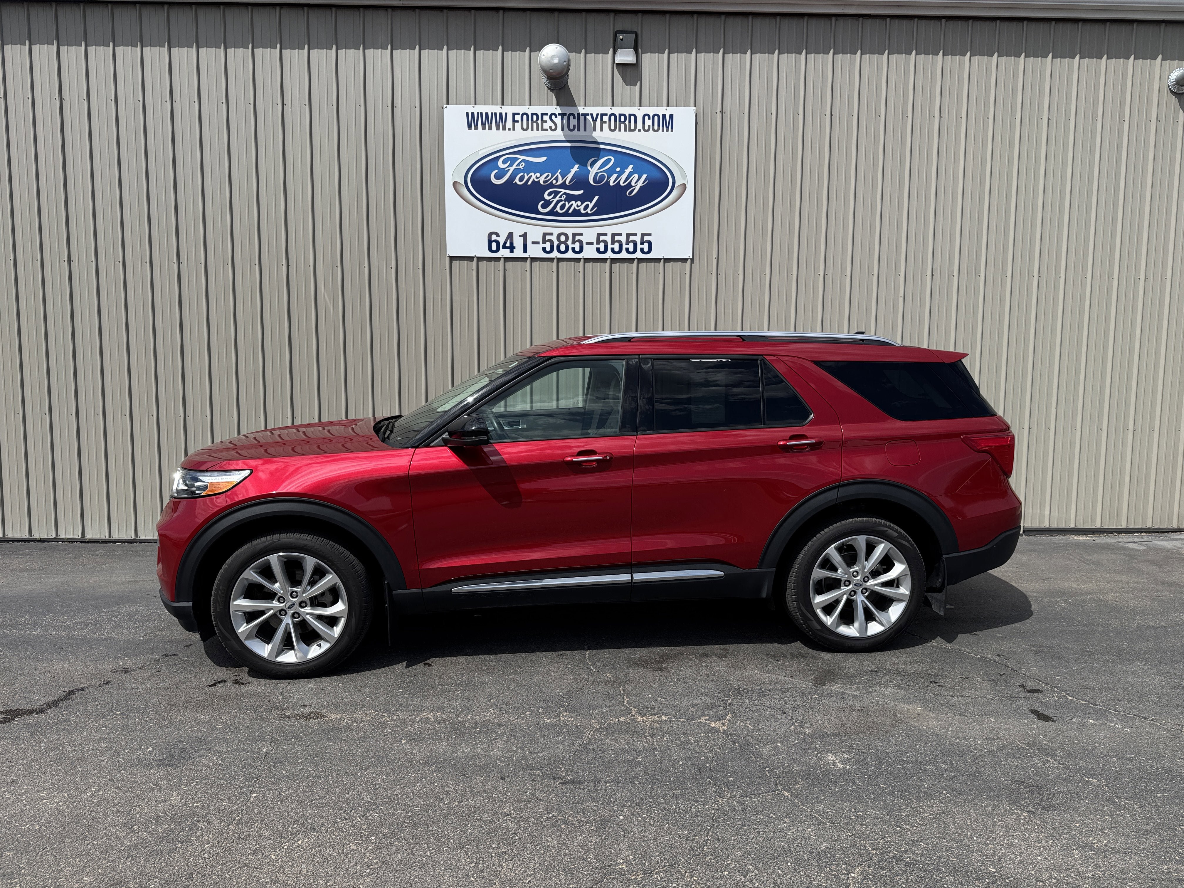 Used 2023 Ford Explorer Platinum w/ Premium Technology Package AWD/4WD image 1