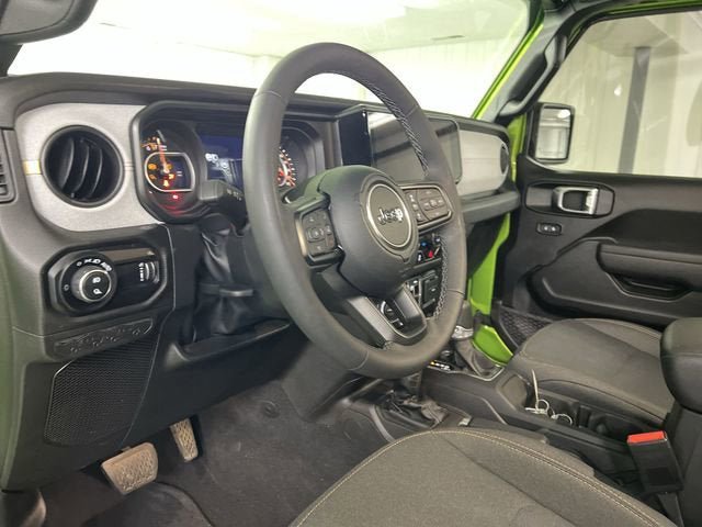 Used 2025 Jeep Gladiator Sport AWD/4WD image 10