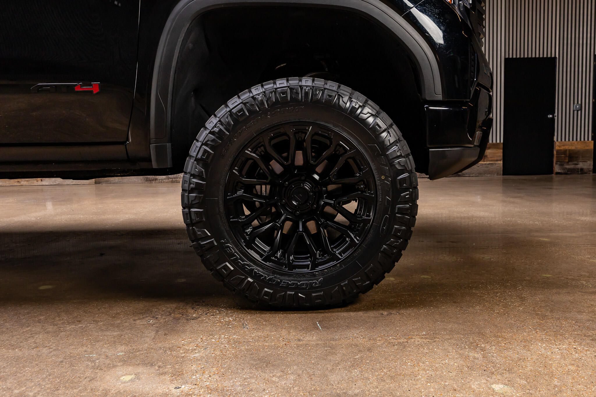 Used 2023 GMC Sierra 1500 AT4 w/ AT4 Premium Package AWD/4WD image 12