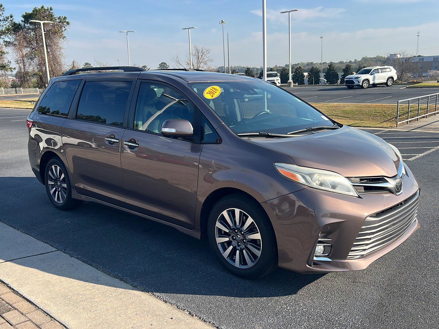 Used 2018 Toyota Sienna Limited Premium image 8