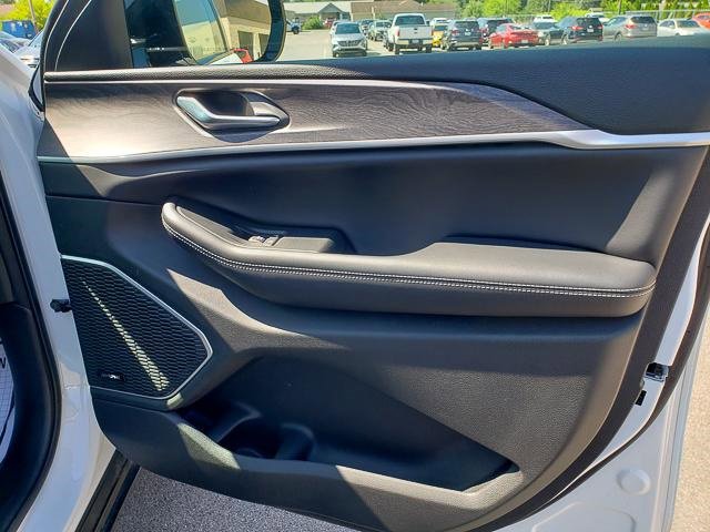 Used 2024 Jeep Grand Cherokee Limited w/ Luxury Tech Group II image 25