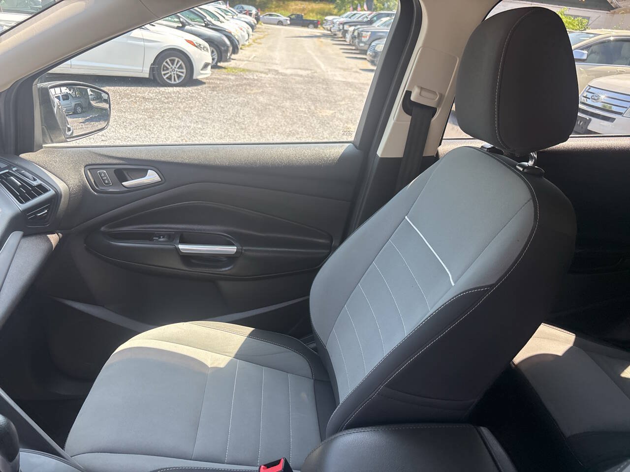 Used 2015 Ford Escape SE FWD image 16