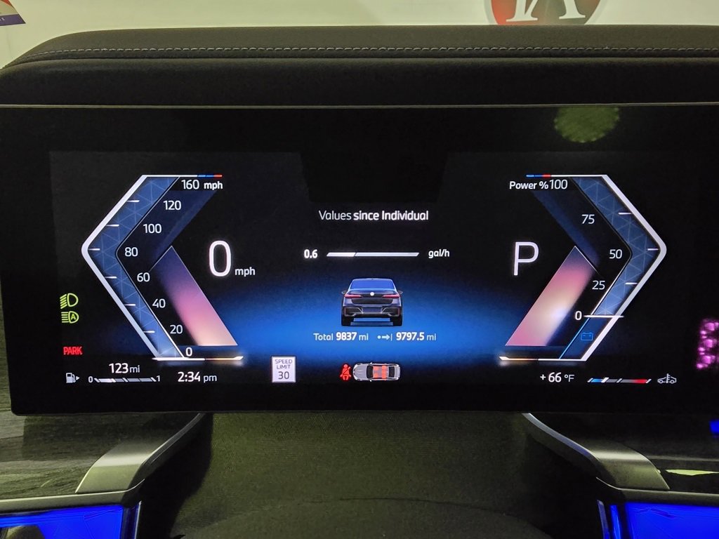 Used 2024 BMW 760i xDrive w/ Executive Package image 22