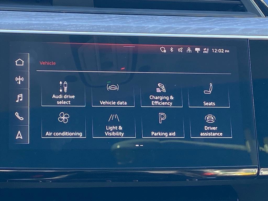 Used 2022 Audi e-tron Premium image 8