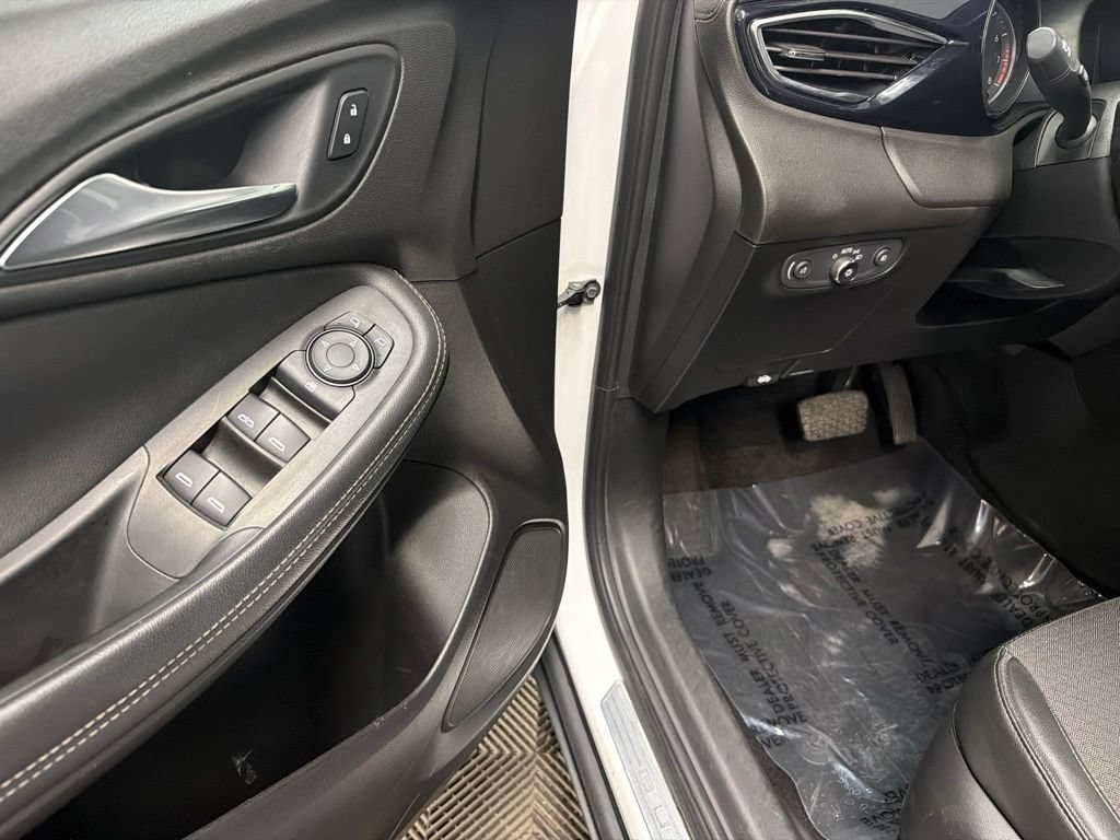 Used 2020 Buick Encore GX Preferred w/ Cold Weather Comfort Package AWD/4WD image 27
