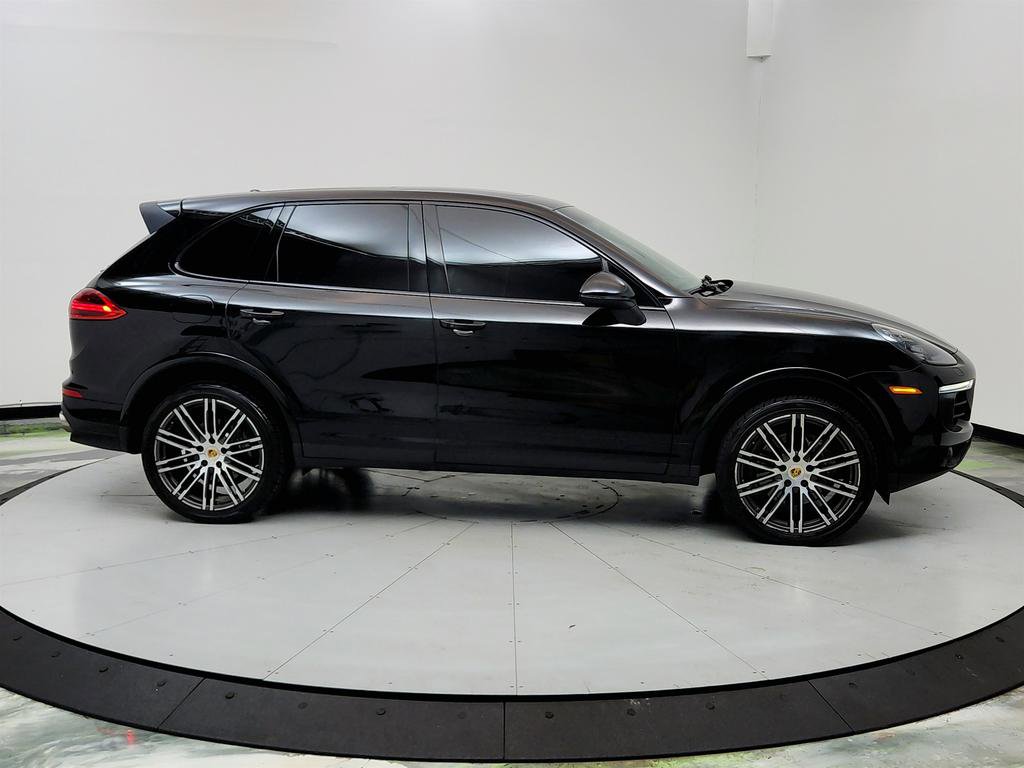 Used 2017 Porsche Cayenne Platinum Edition image 4