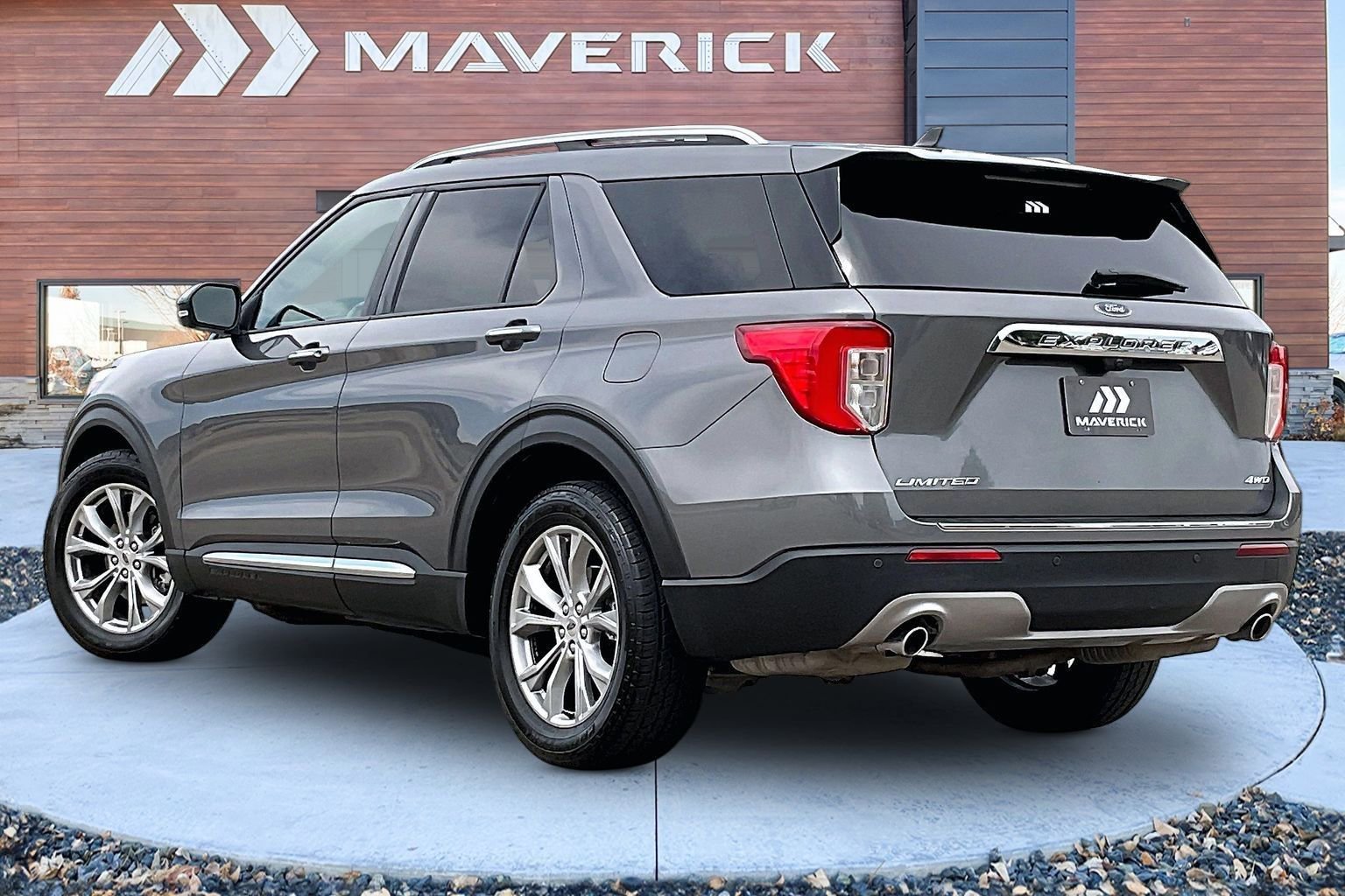 Used 2021 Ford Explorer Limited w/ Equipment Group 301A AWD/4WD image 4