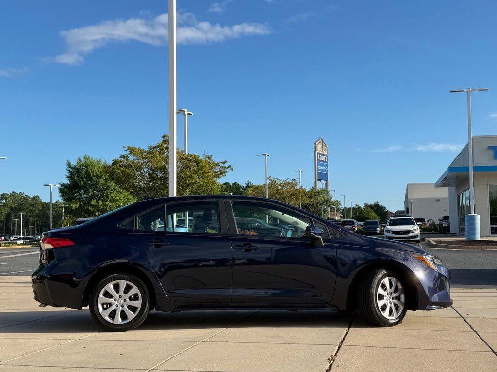 Used 2025 Toyota Corolla LE FWD image 8
