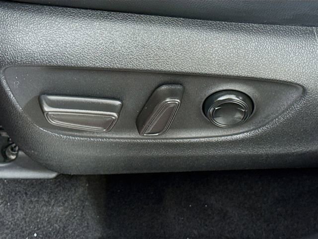 Used 2022 Toyota Highlander Limited image 12