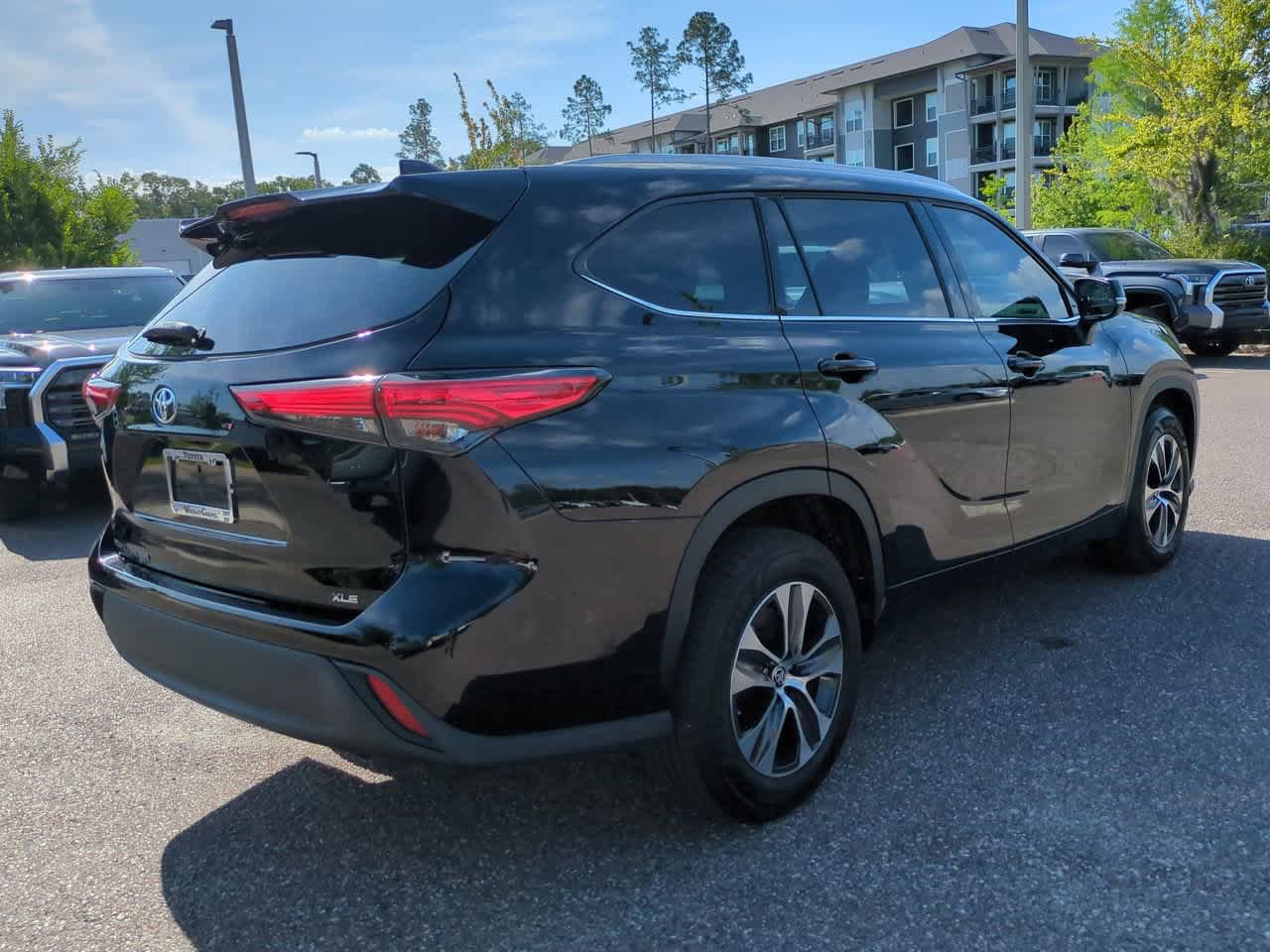 Used 2022 Toyota Highlander XLE FWD image 6