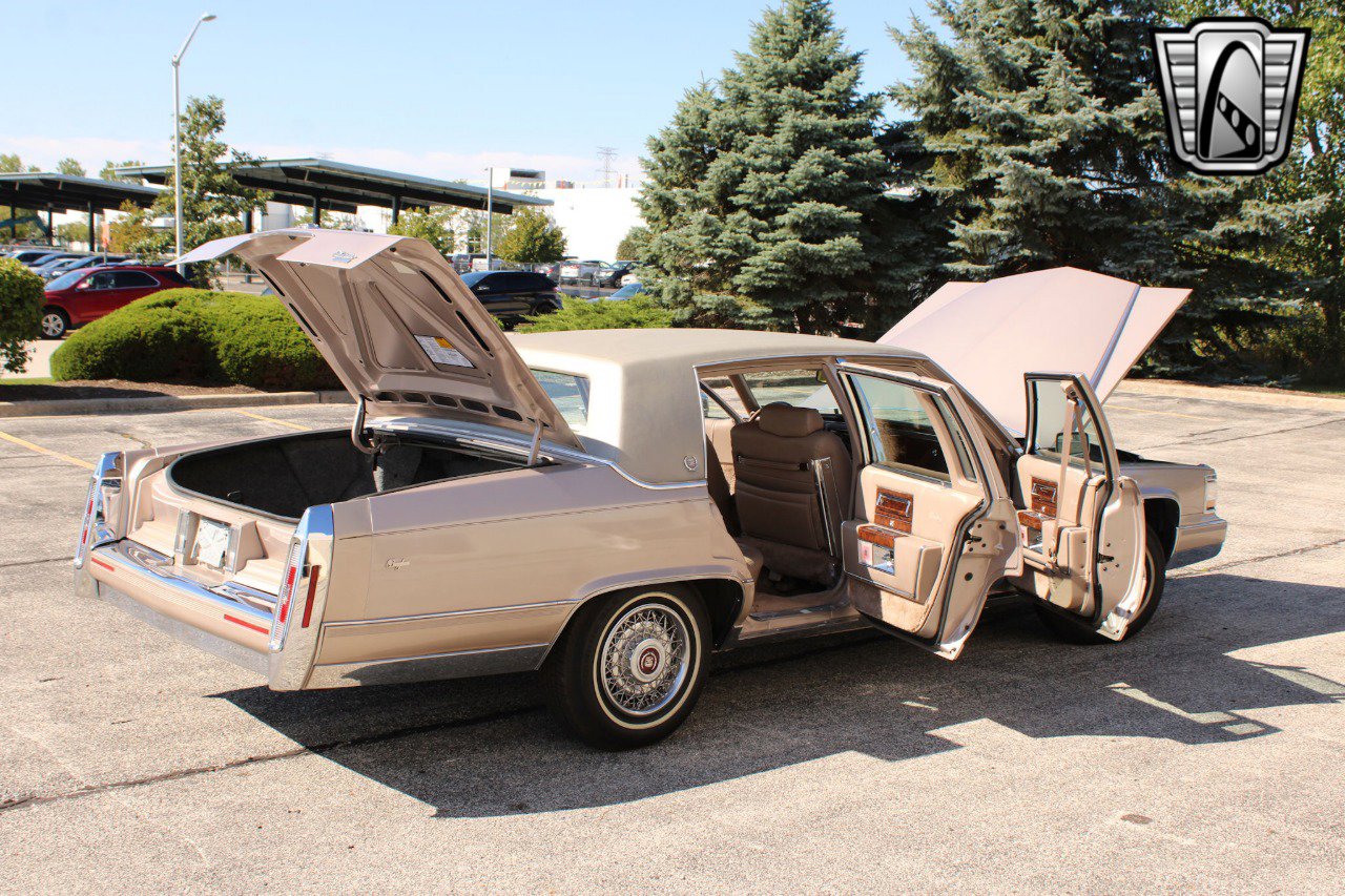 Used 1992 Cadillac Brougham image 16