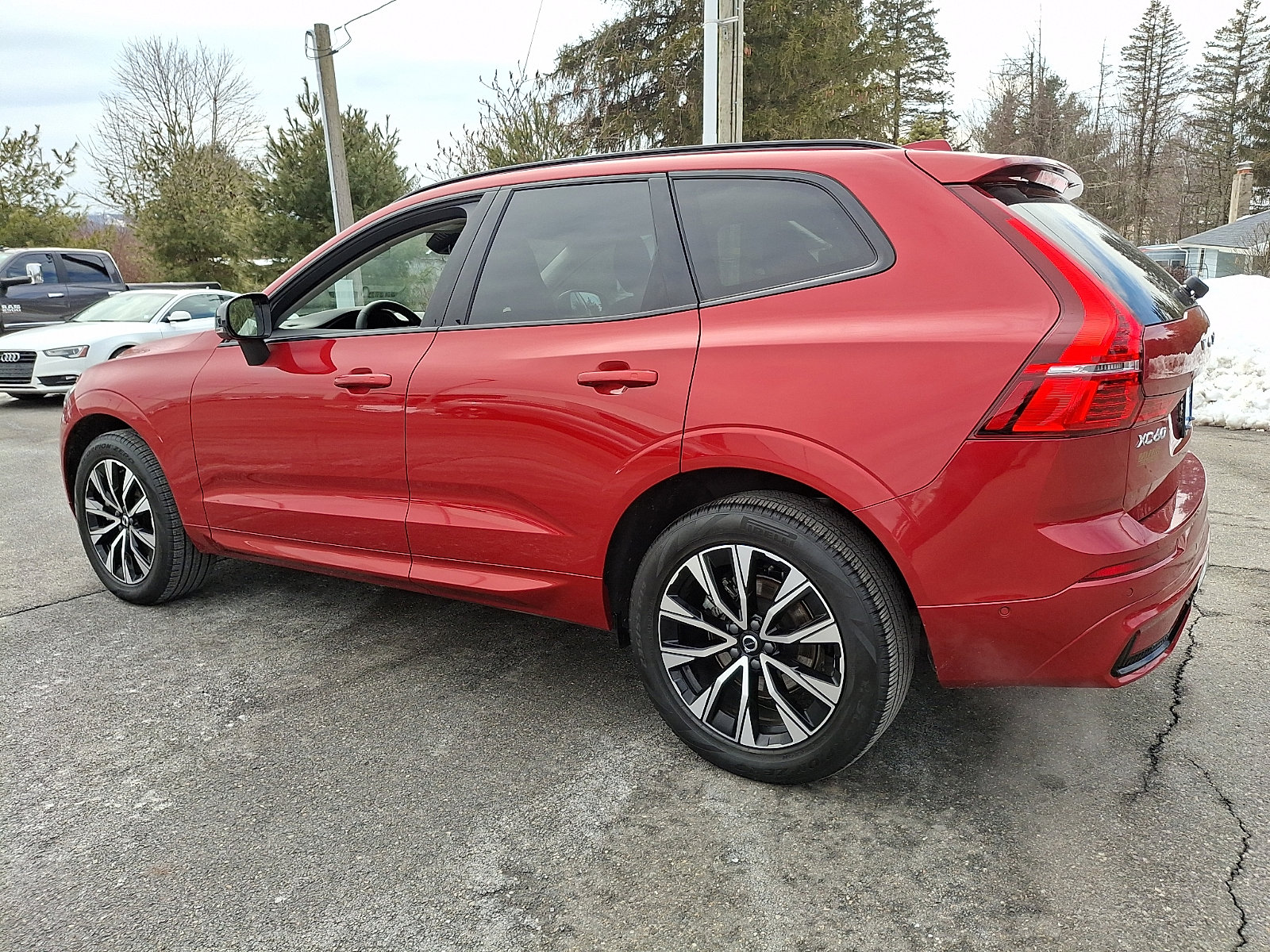 Certified 2023 Volvo XC60 B5 Plus w/ Climate Package image 4