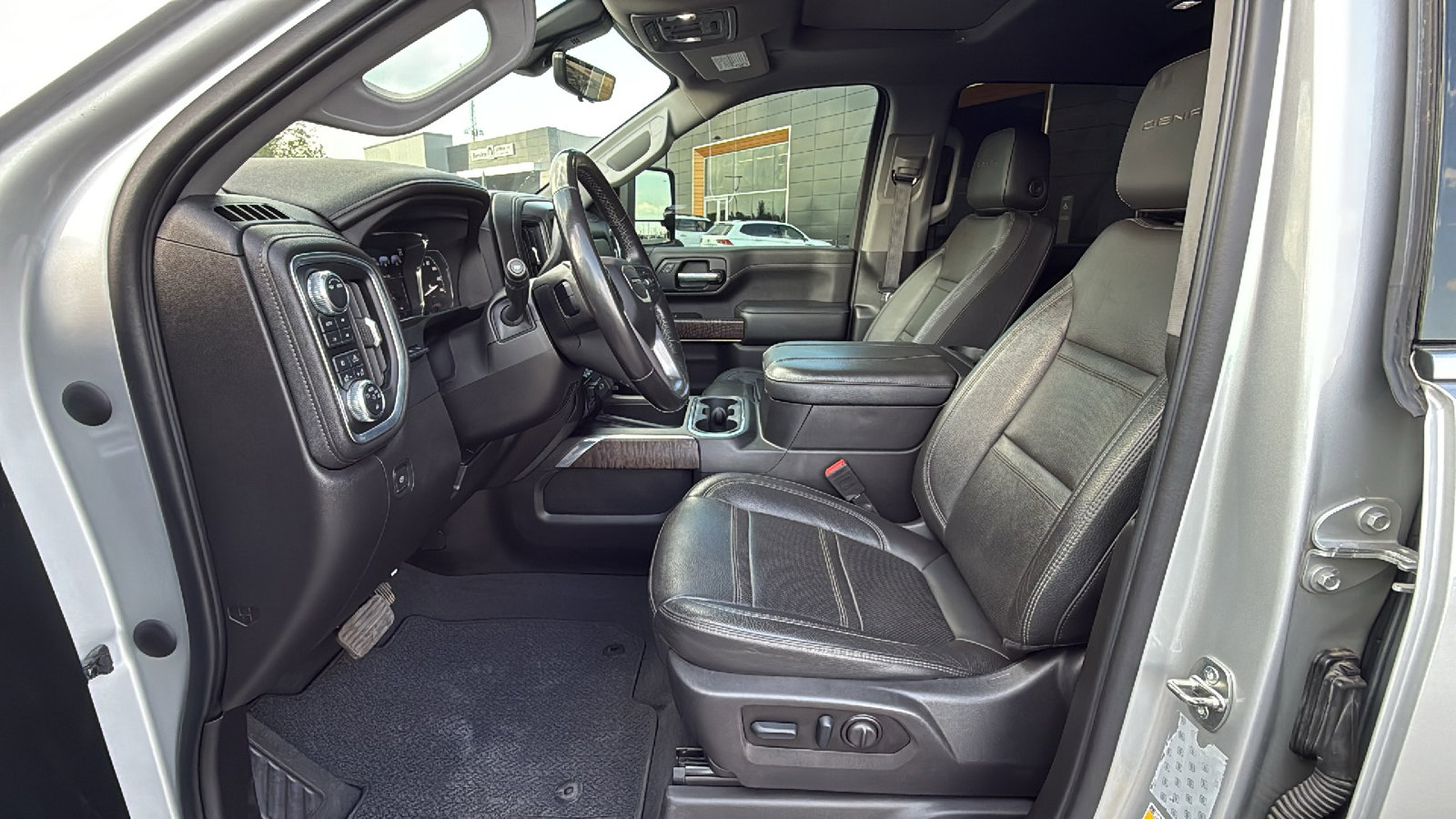 Used 2023 GMC Sierra 3500 Denali w/ Denali Ultimate Package AWD/4WD image 9