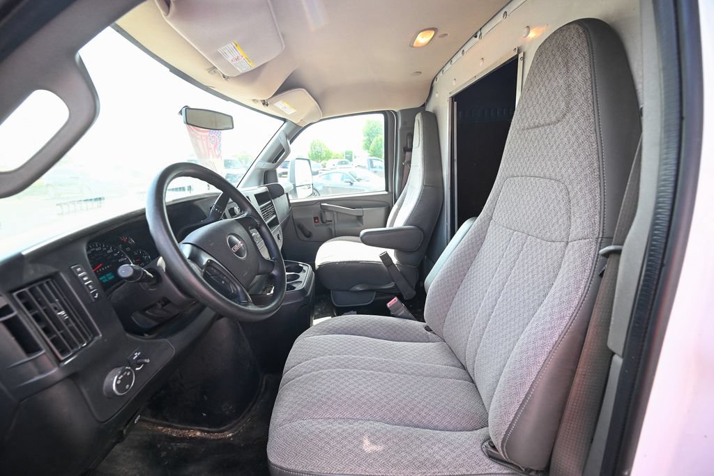 Used 2016 GMC Savana 3500 RWD image 16