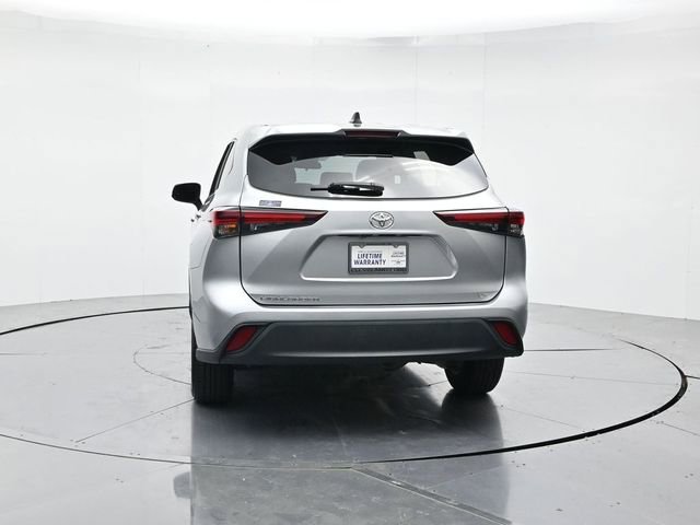 Used 2024 Toyota Highlander LE FWD image 8