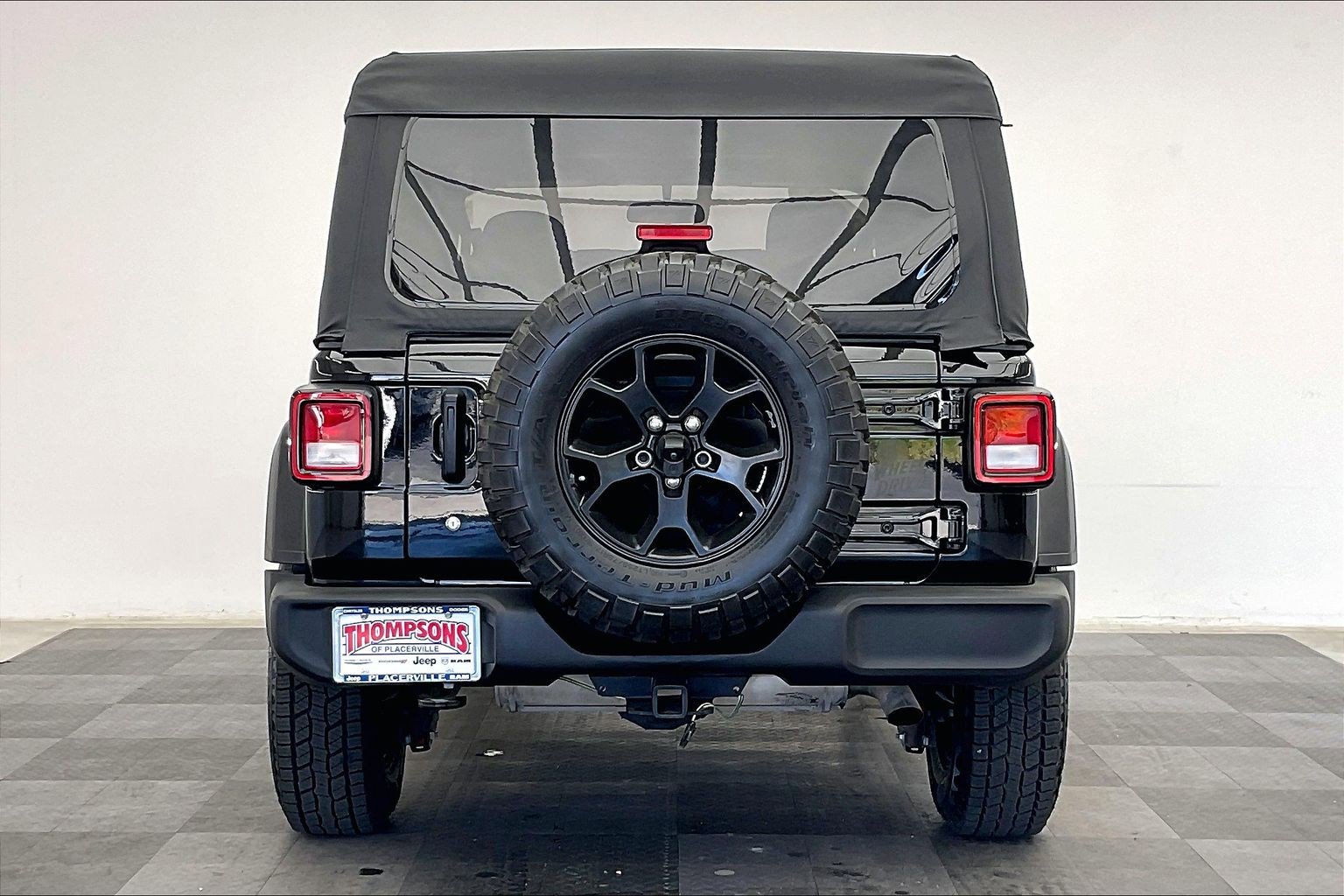 Used 2022 Jeep Wrangler Sport AWD/4WD image 3