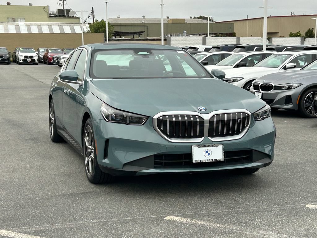 Used 2024 BMW i5 eDrive40i w/ M Sport Package RWD image 7