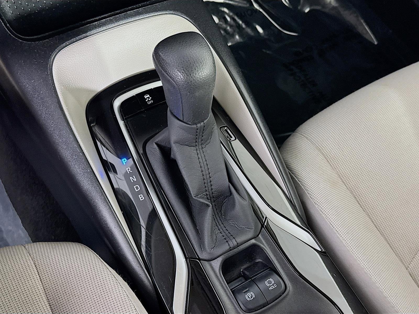 Used 2021 Toyota Corolla LE image 18