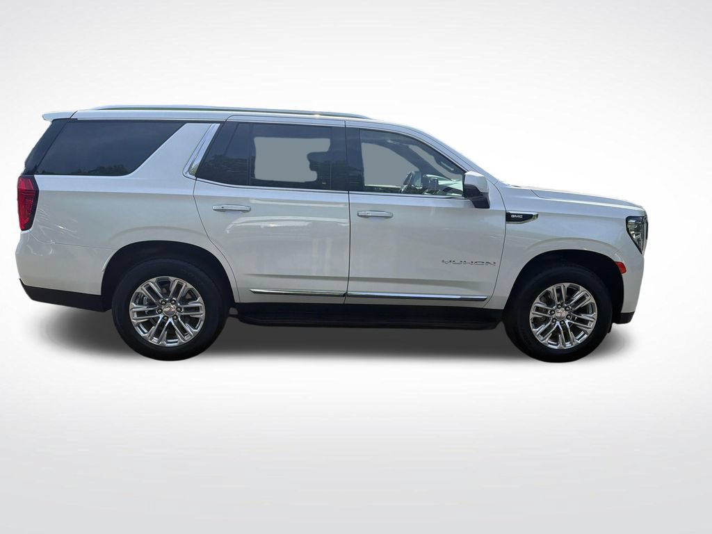 Certified 2023 GMC Yukon SLT w/ SLT Luxury Package AWD/4WD image 4