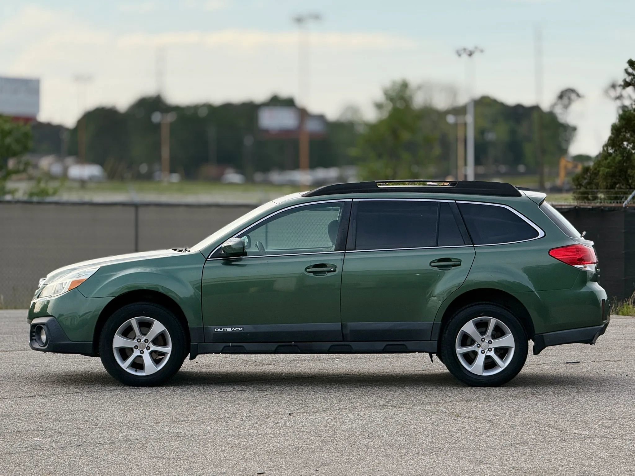 Used 2013 Subaru Outback 2.5i Premium AWD/4WD image 8