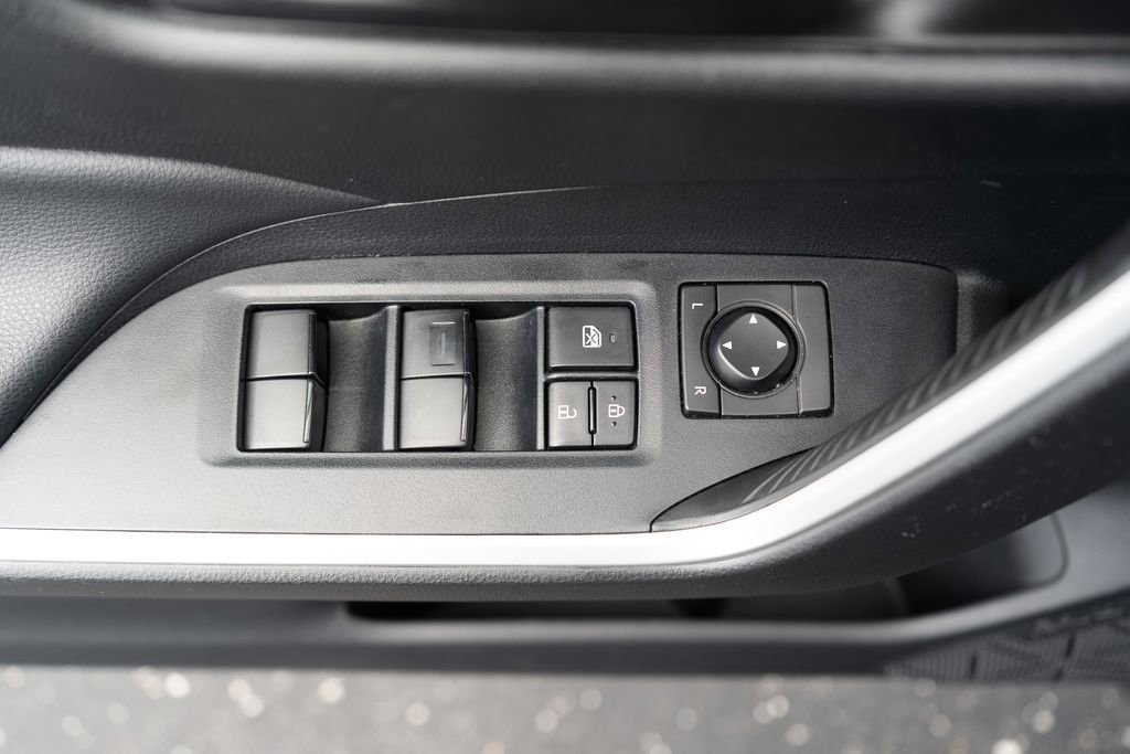 Certified 2022 Toyota RAV4 LE AWD/4WD image 17