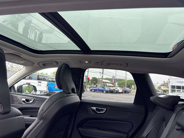 Used 2022 Volvo XC60 B6 Inscription w/ Advanced Package AWD/4WD image 12