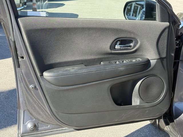 Used 2020 Honda HR-V LX image 32