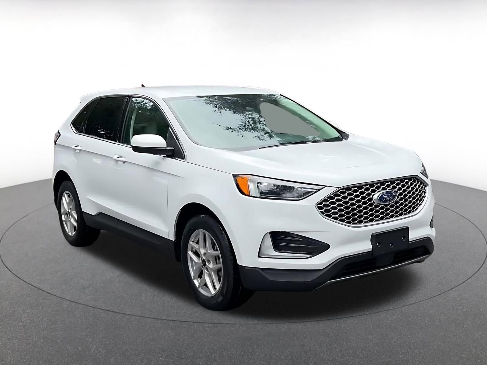 Used 2024 Ford Edge SEL image 3