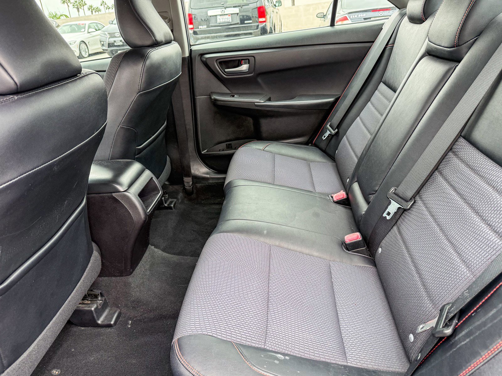 Used 2016 Toyota Camry SE image 21
