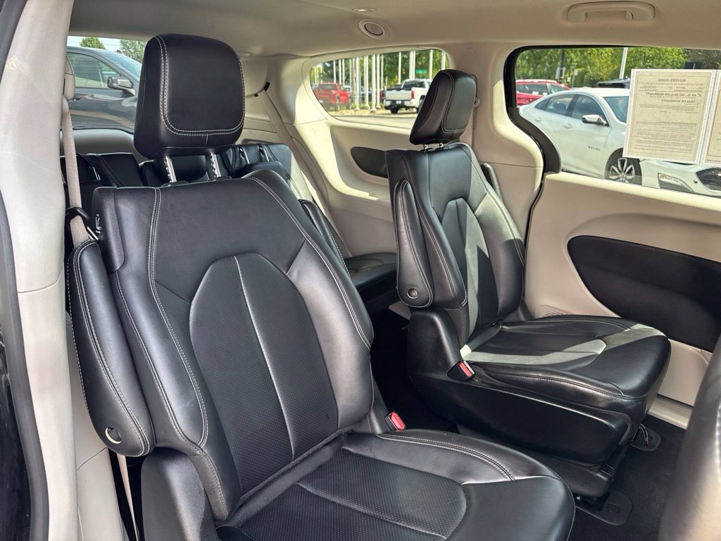 Used 2024 Chrysler Pacifica Limited FWD image 39