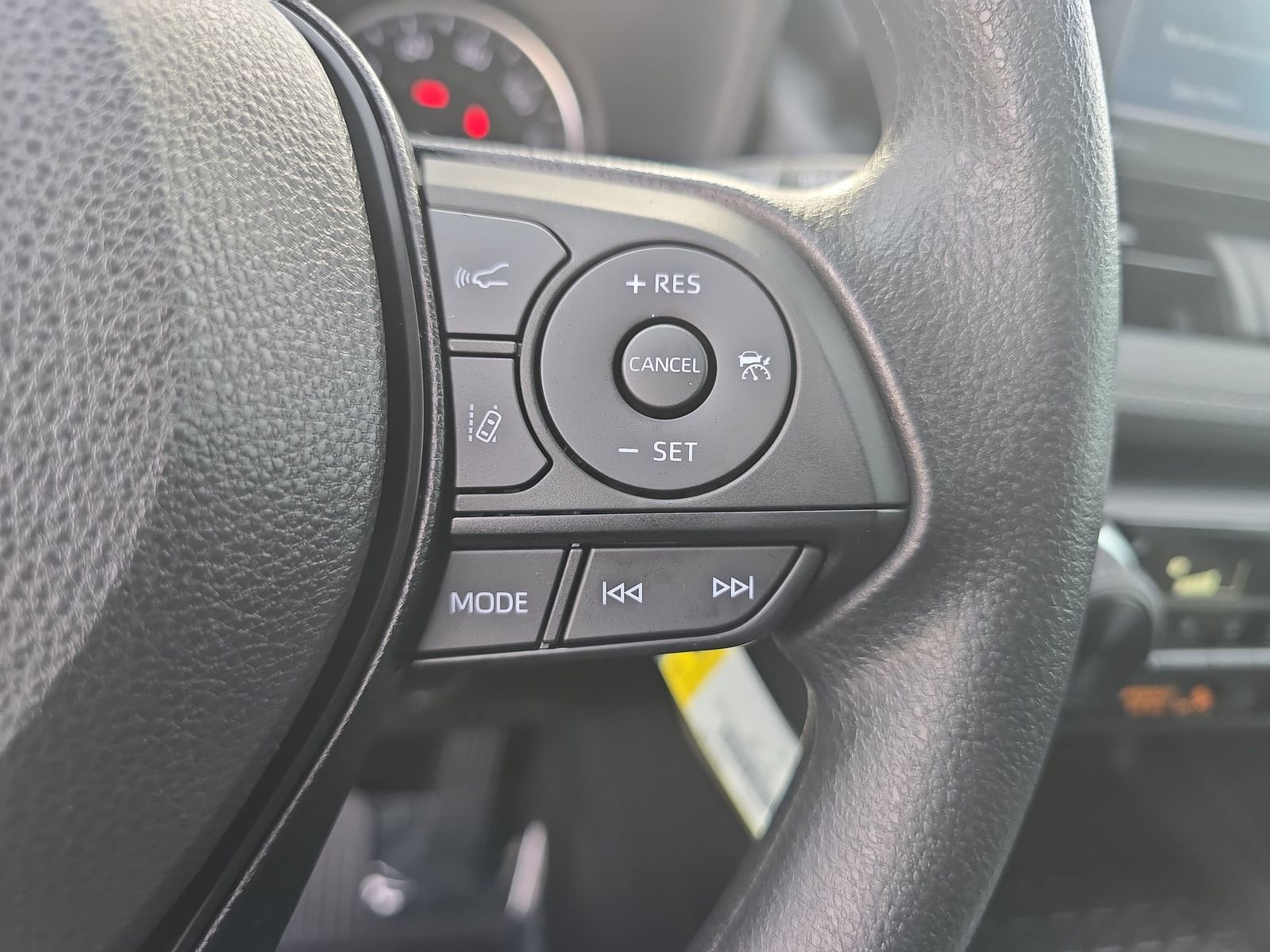 Used 2022 Toyota RAV4 LE image 23