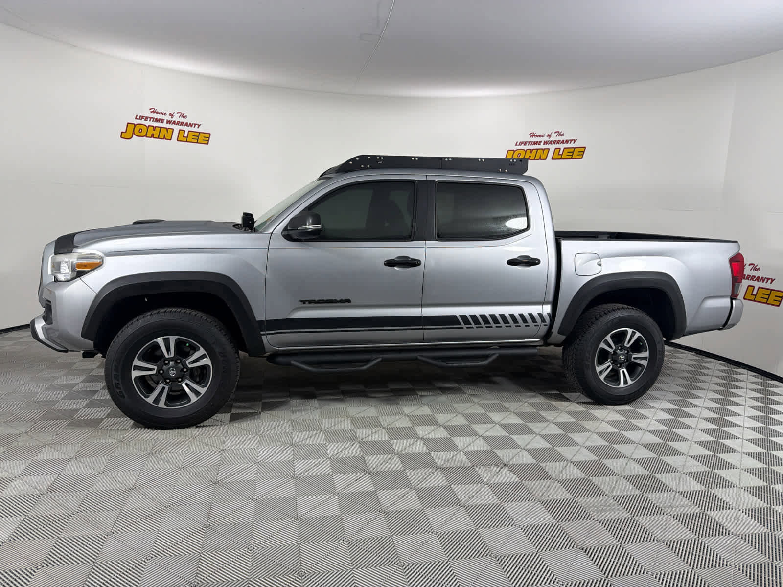 Used 2019 Toyota Tacoma TRD Sport image 2