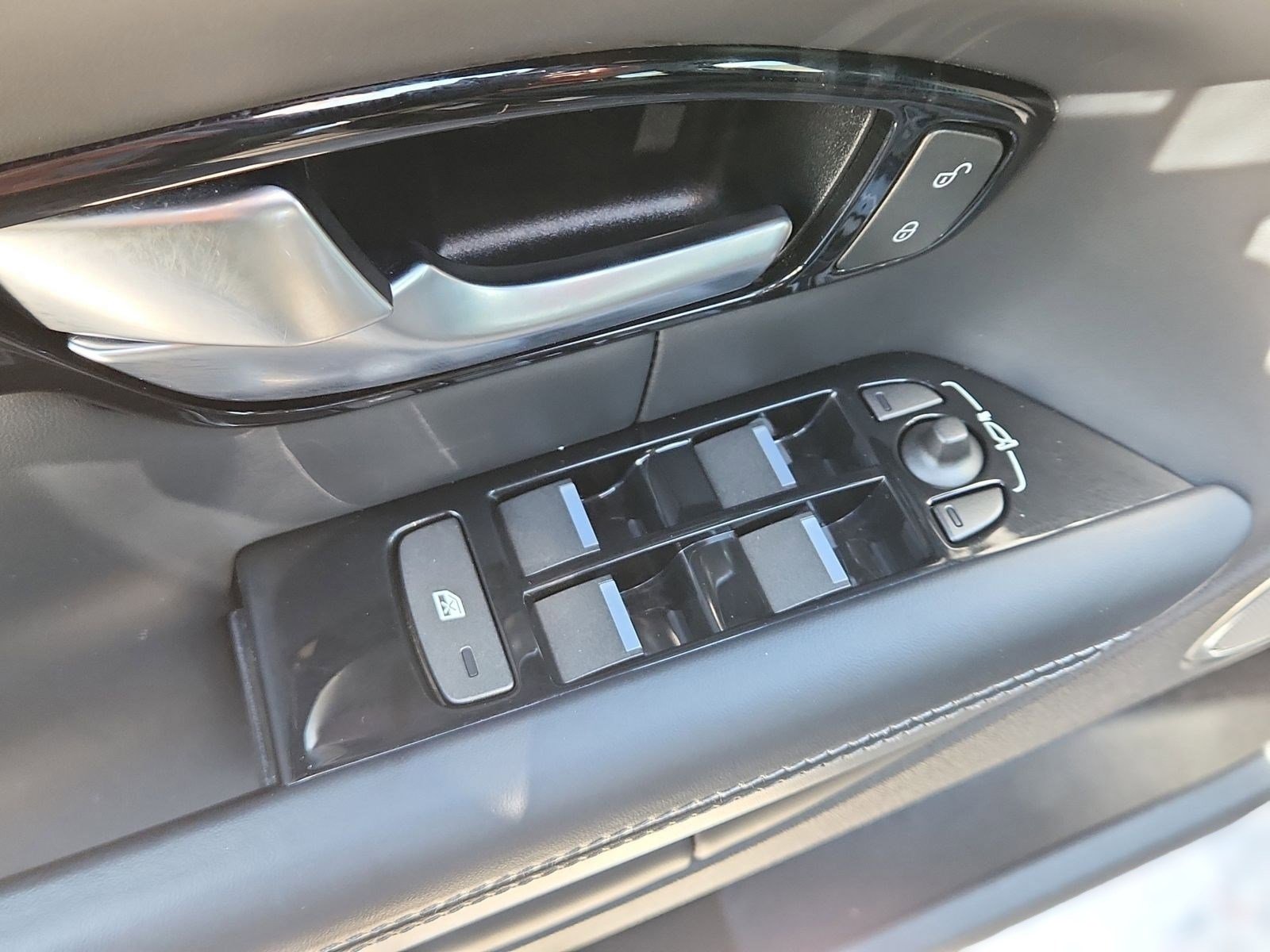 Used 2018 Land Rover Range Rover Evoque HSE Dynamic AWD/4WD image 19
