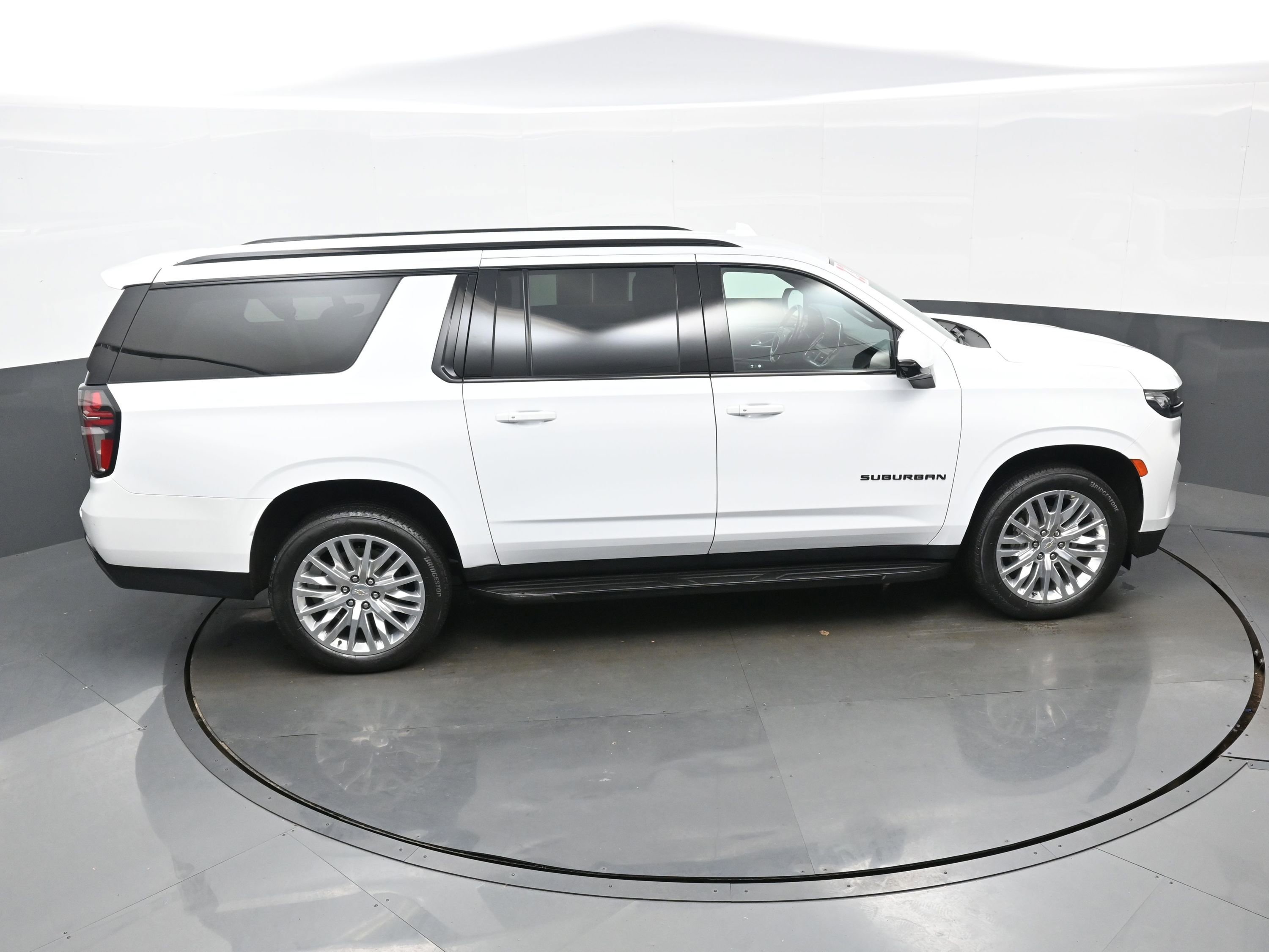 Used 2023 Chevrolet Suburban RST w/ Luxury Package image 43