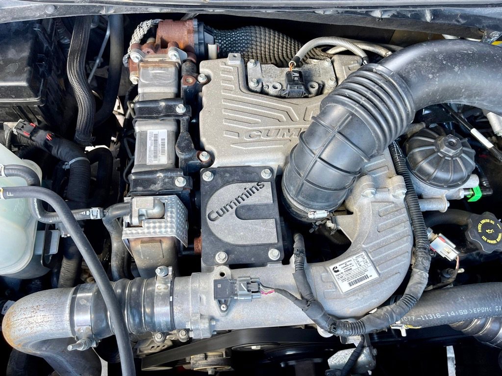 Used 2017 Nissan Titan SV AWD/4WD image 20
