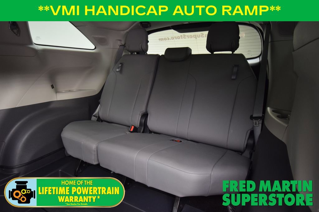 Used 2022 Toyota Sienna XLE image 25