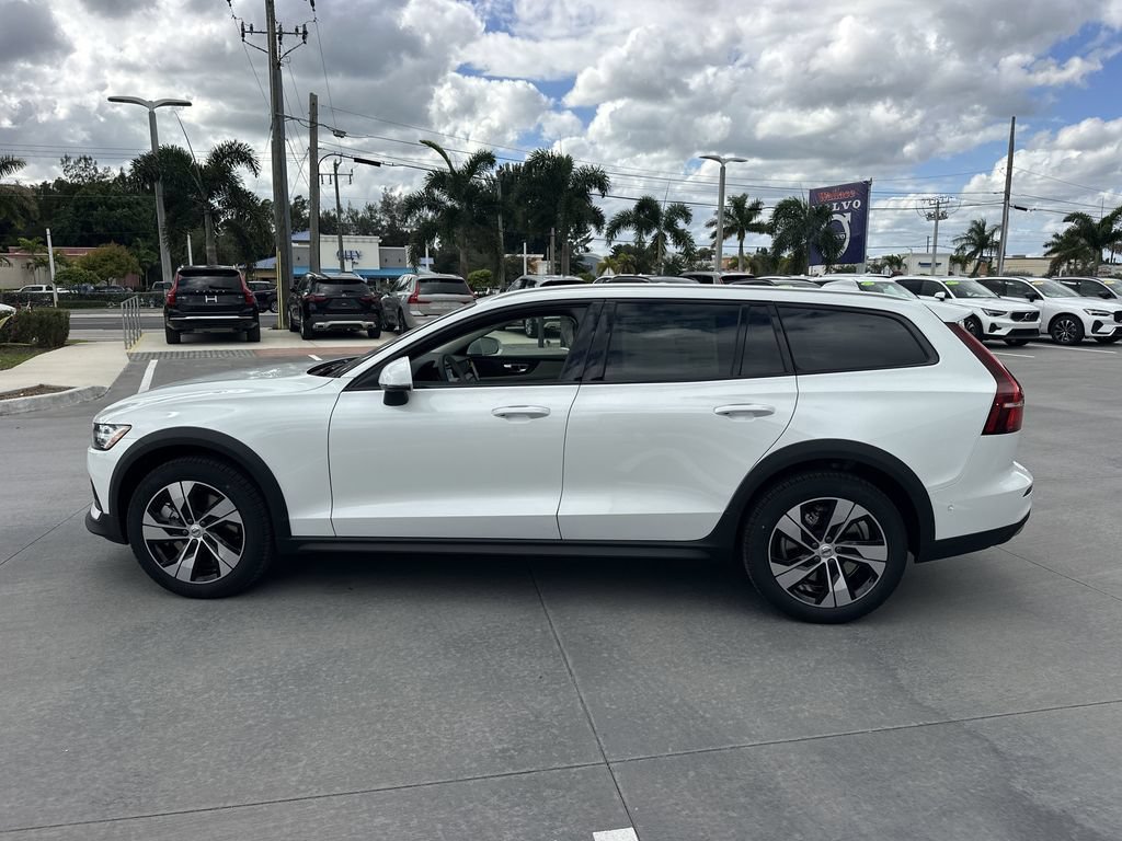 New 2026 Volvo V60 B5 Cross Country Plus w/ Protection Package Premier AWD/4WD image 9