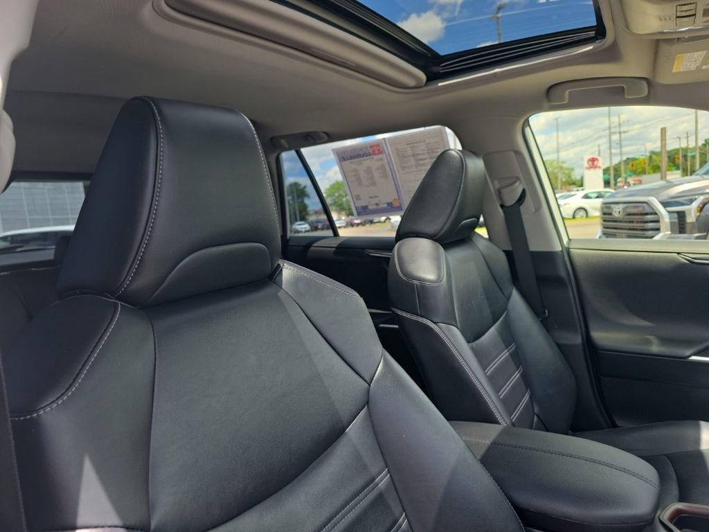 Used 2019 Toyota RAV4 Limited FWD image 11