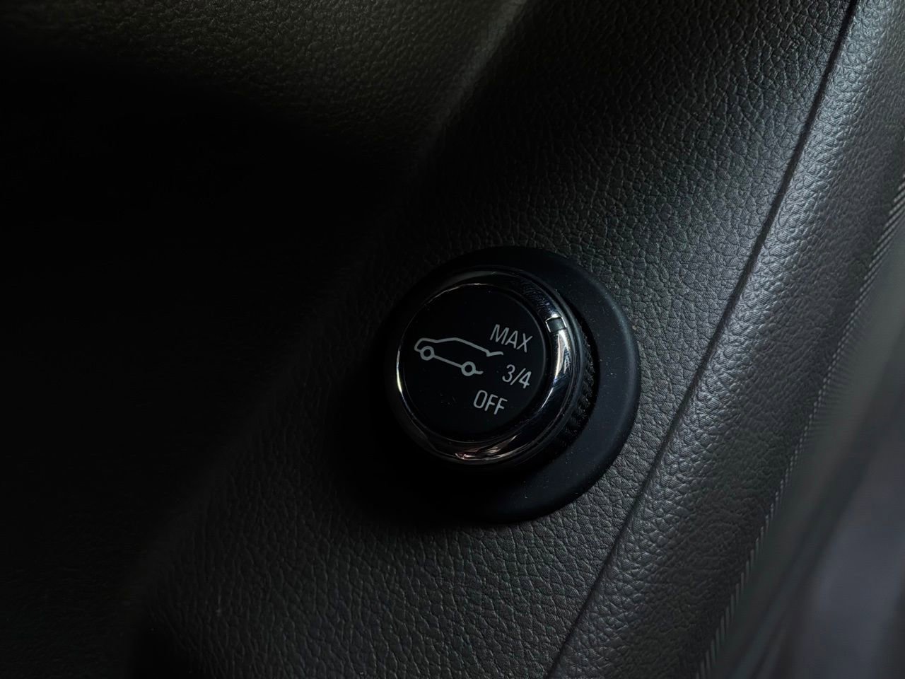 Used 2020 Chevrolet Traverse LT FWD image 23