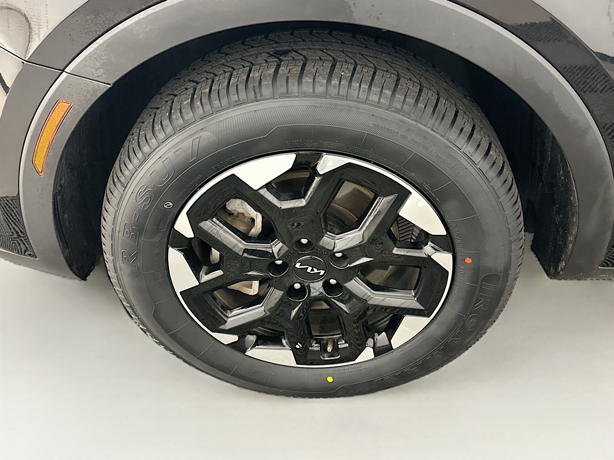Used 2024 Kia Sorento S image 11