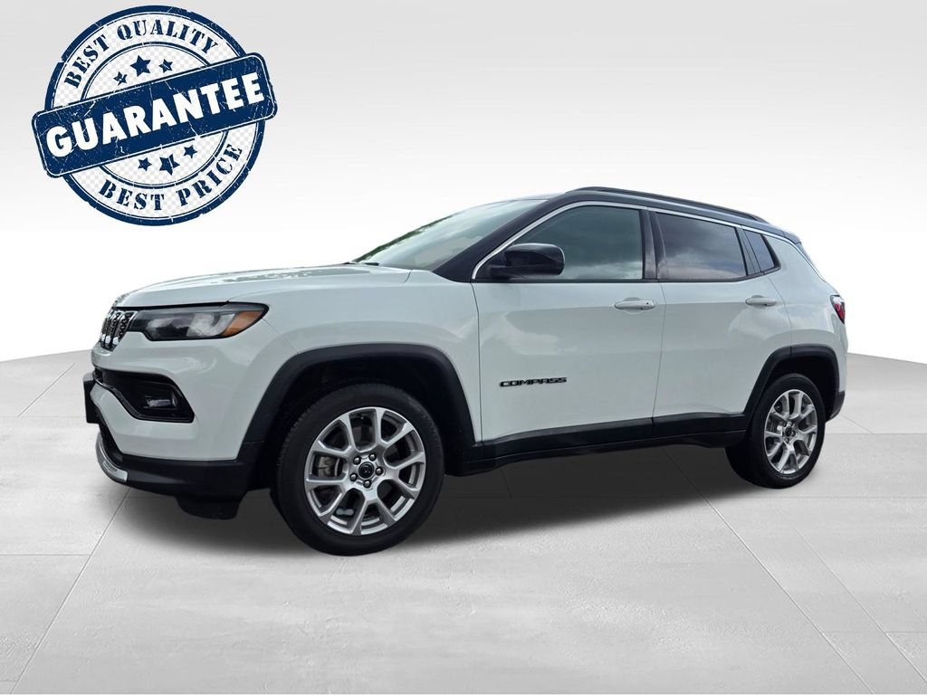 Used 2025 Jeep Compass Limited AWD/4WD image 2