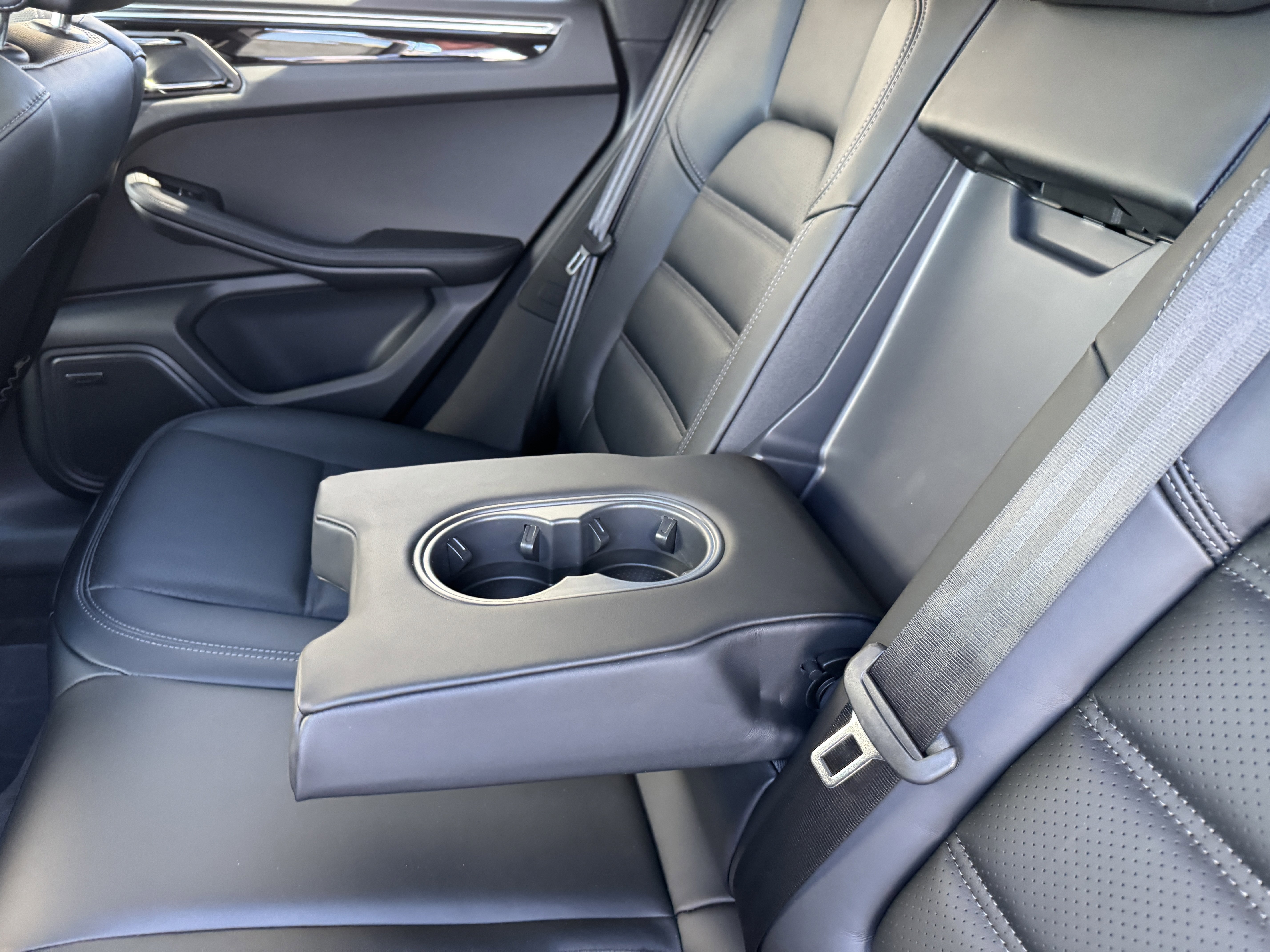 New 2026 Porsche Macan image 18