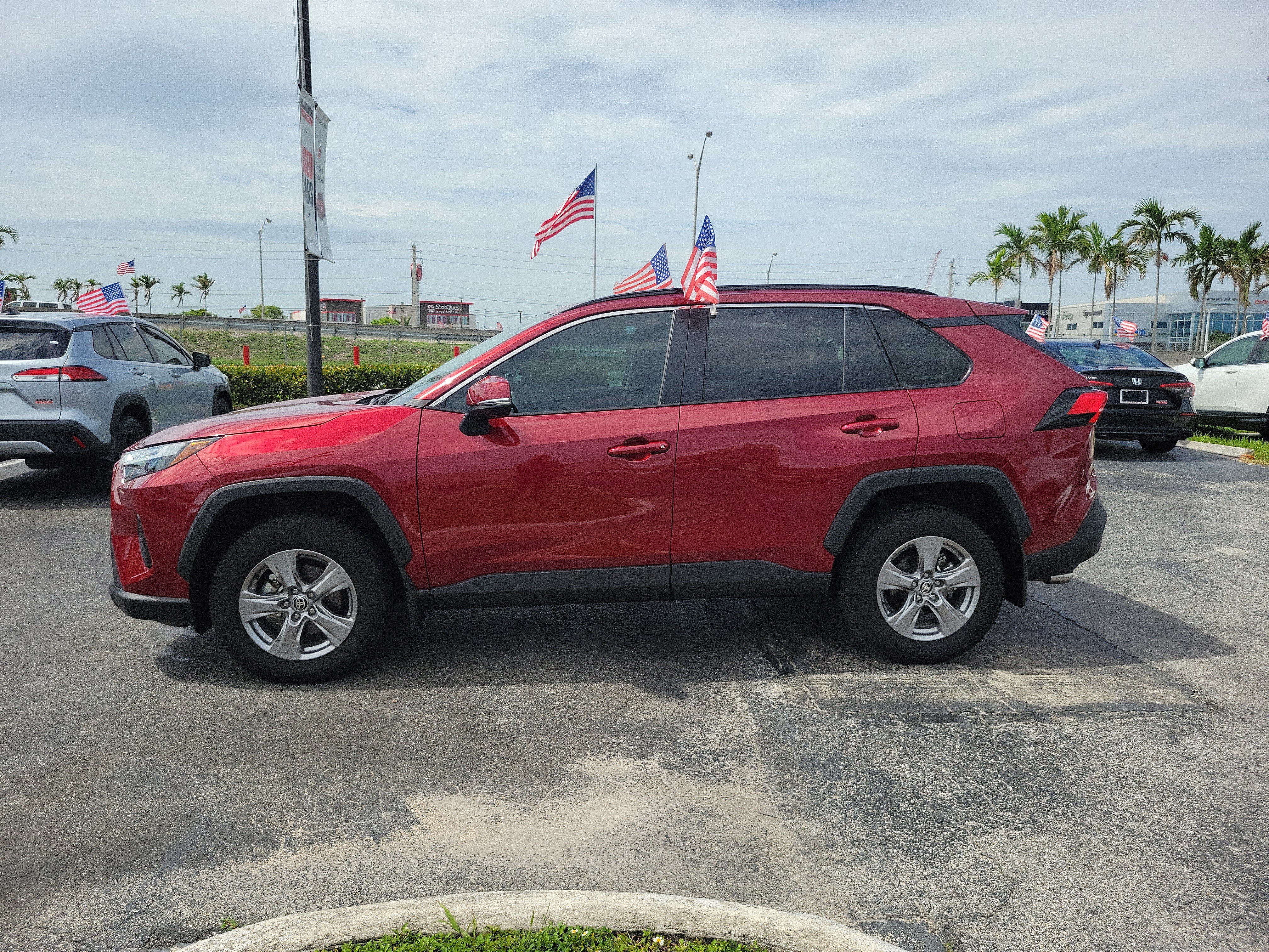 Used 2025 Toyota RAV4 XLE w/ Convenience Package FWD image 7