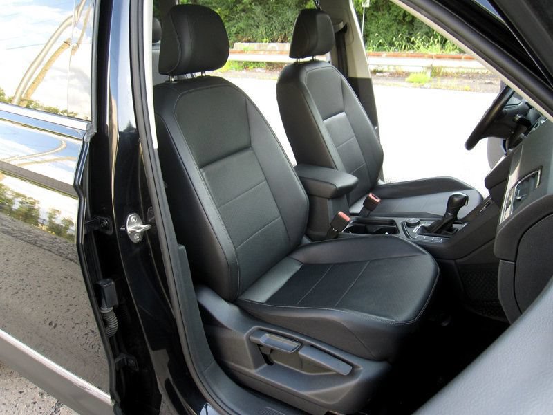 Used 2018 Volkswagen Tiguan SE w/ Panoramic Sunroof Package AWD/4WD image 23