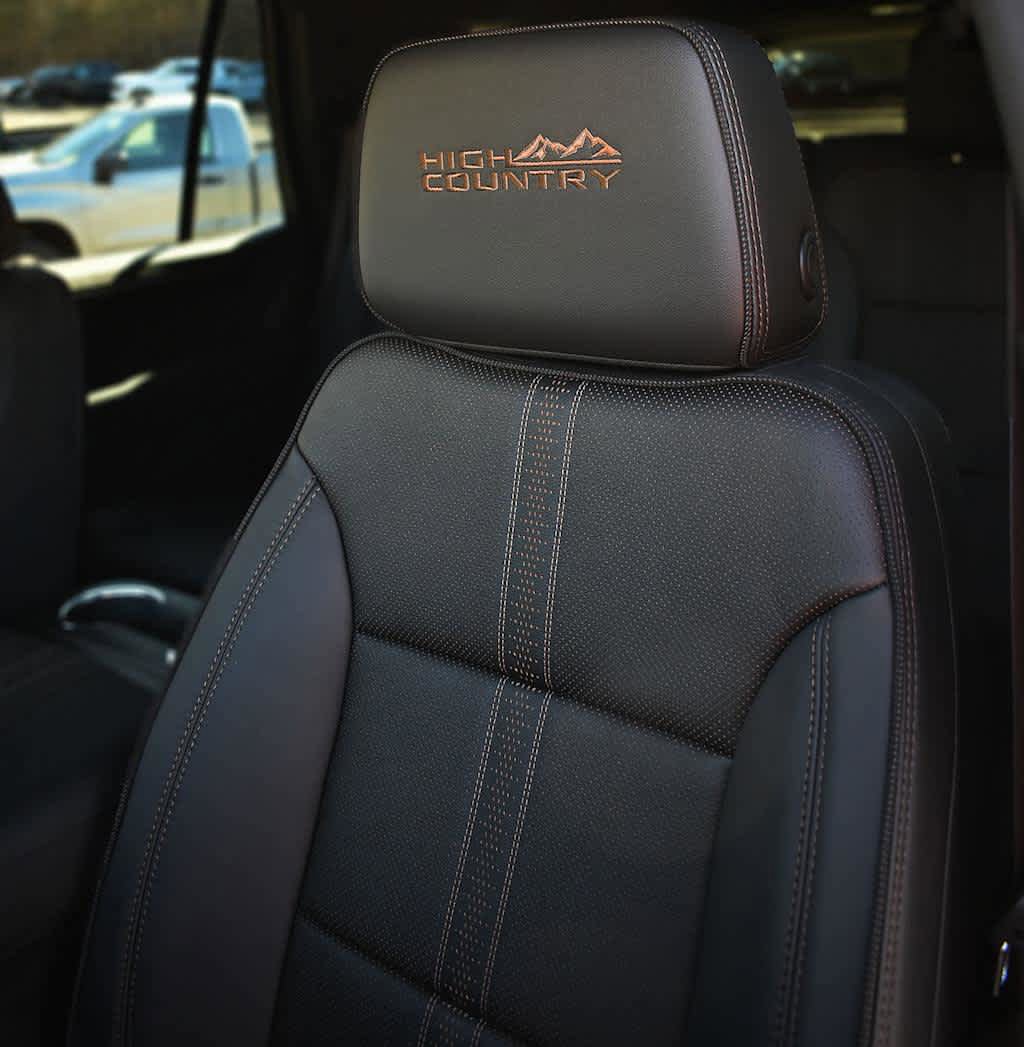 Used 2025 Chevrolet Tahoe High Country AWD/4WD image 10