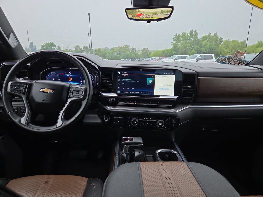 Certified 2024 Chevrolet Silverado 1500 High Country w/ Technology Package AWD/4WD image 11