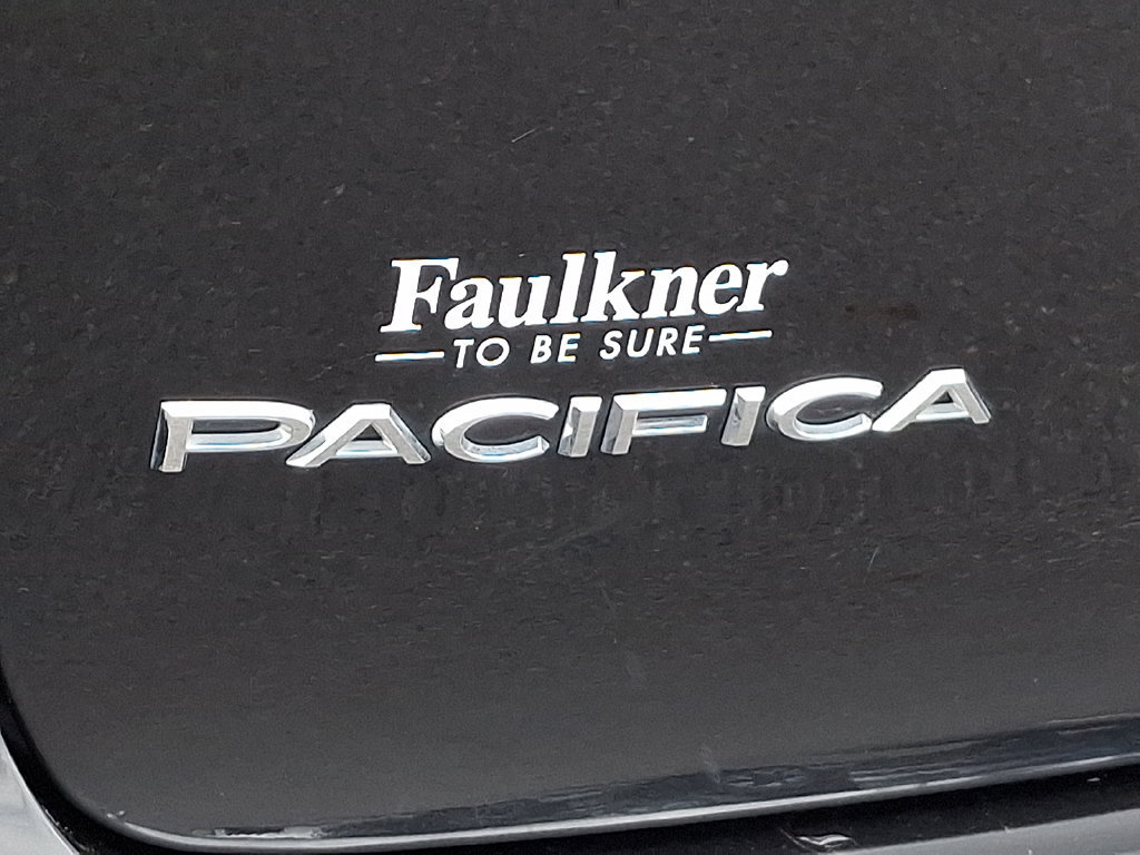 Used 2023 Chrysler Pacifica Touring-L FWD image 31
