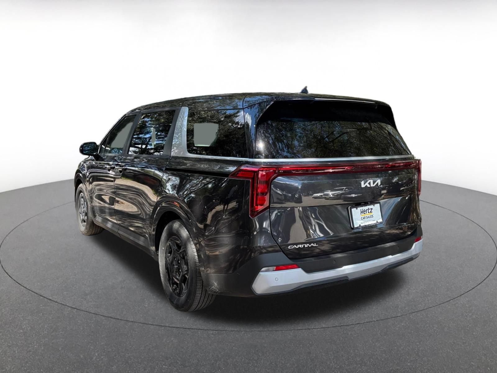 Used 2026 Kia Carnival FWD image 5
