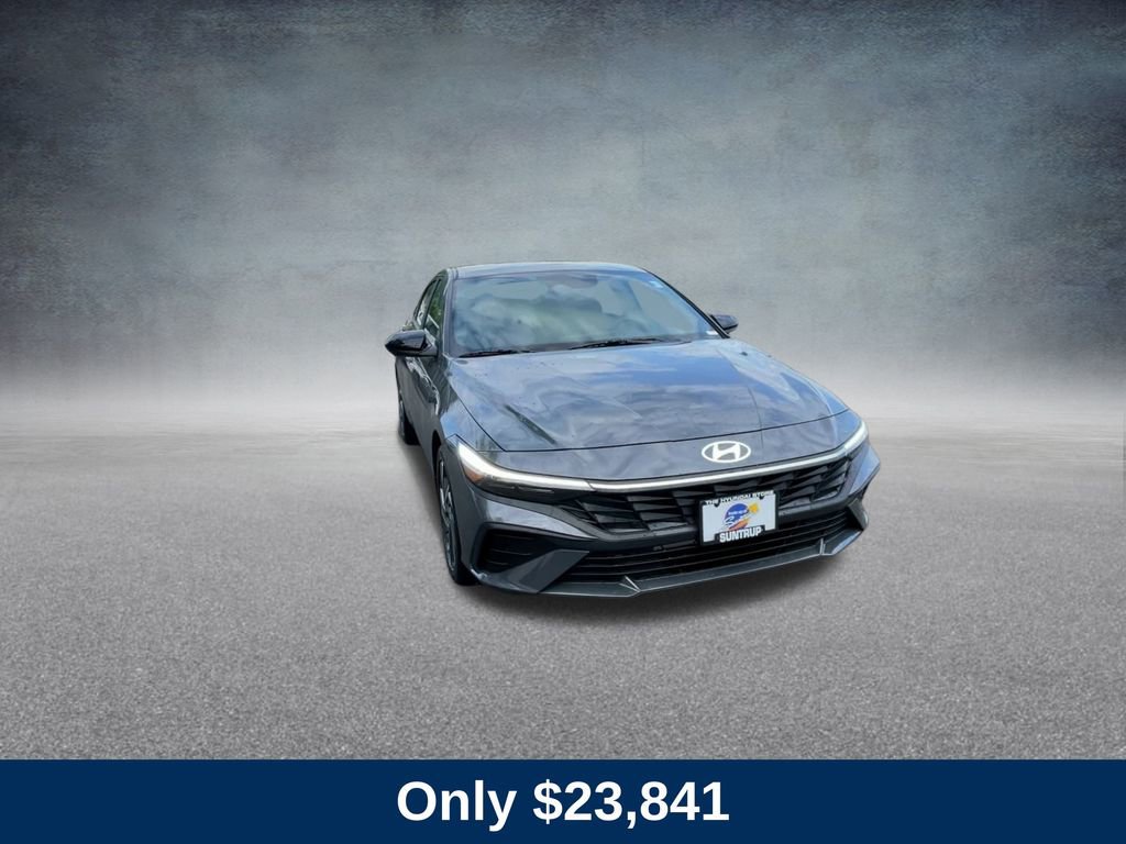 Used 2025 Hyundai Elantra Sport image 4